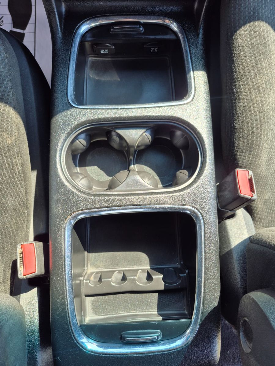 Cupholders & storage, after detailing